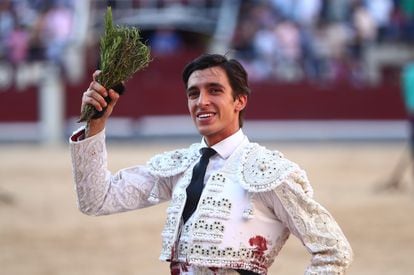El torero Ángel Téllez durante la corrida de la Feria de San Isidro celebrada el viernes 27 de mayo en Las Ventas, en Madrid.