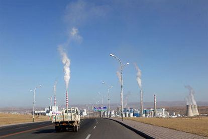 Chimeneas de una mina de carbón en China