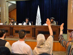 El portavoz talibán Zabihullah Mujahid durante una rueda de prensa este martes en Kabul.