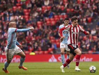 Íñigo Córdoba, del Athletic, durante el partido ante el Celta.