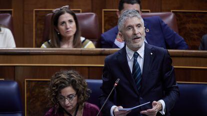 El ministro del Interior, Fernando Grande-Marlaska, interviene durante una sesión plenaria en el Congreso de los Diputados, este miércoles.