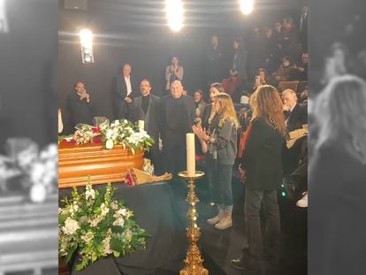 Jeanette ha rendido homenaje a Carlos Saura en su capilla ardiente.