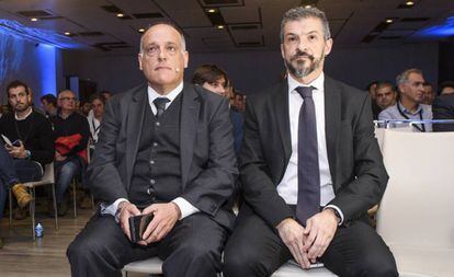 Javier Tebas, presidente de la LaLiga, junto a David Jiménez, presidente de ProLiga.