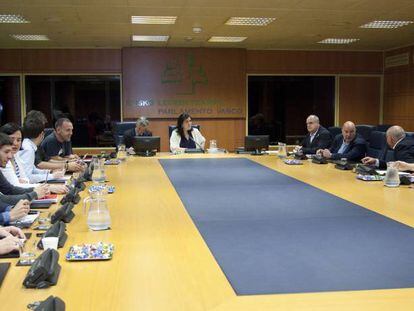 Reunión de la Ponencia de Autogobierno celebrada este viernes en Vitoria.