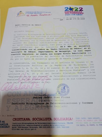 Carta firmada por la directora de Telcor, Nahima Díaz, ordenando el cierre de la estación de radio de la iglesia en Sébaco con fecha 1 de agosto de 2022.