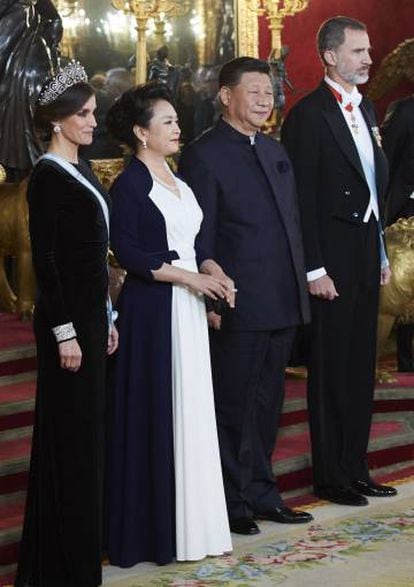 Los reyes Felipe VI y Letizia con el presidente de China Xi Jinping y la primera dama Peng Liyuan.