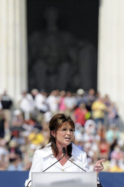 Sarah Palin se dirige a los asistentes