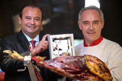 José Gómez (izquierda) y Ferran Adrià, durante la presentación de Joselito Lab en Madrid.