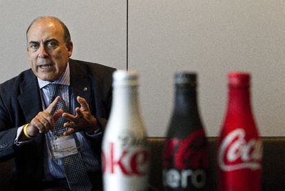 Muhtar Kent cree que los productos de Coca-Cola son "un lujo asequible", y que por ello la compañía ha eludido la crisis.