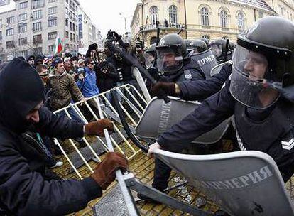 Una manifestación en Sofía contra la corrupción del Gobierno búlgaro acabó ayer con masivas protestas contra la gestión de la crisis energética.