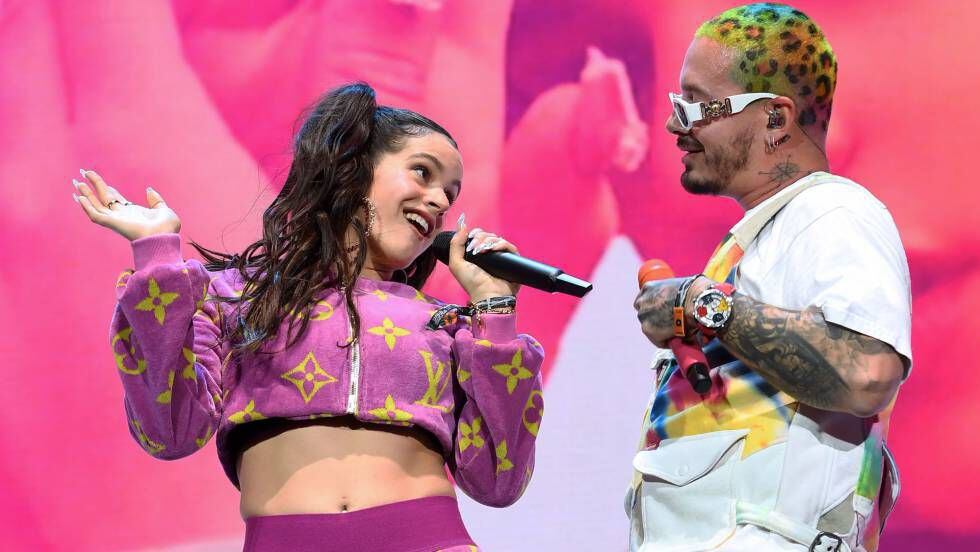 J Balvin y Rosalía cantan 'Con altura' en Coachella 2019.