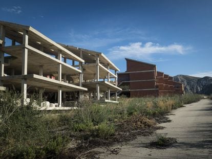 Estructuras de viviendas abandonadas en Villajoyosa (Alicante), en una imagen de archivo.