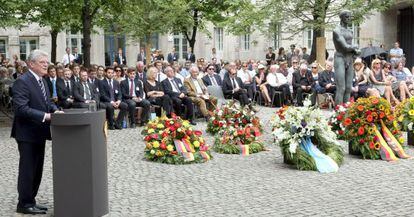 El presidente alem&aacute;n, Joachim Gauck, durante el homenaje a los h&eacute;roes de la Operaci&oacute;n Walkiria en su 70 aniversario.