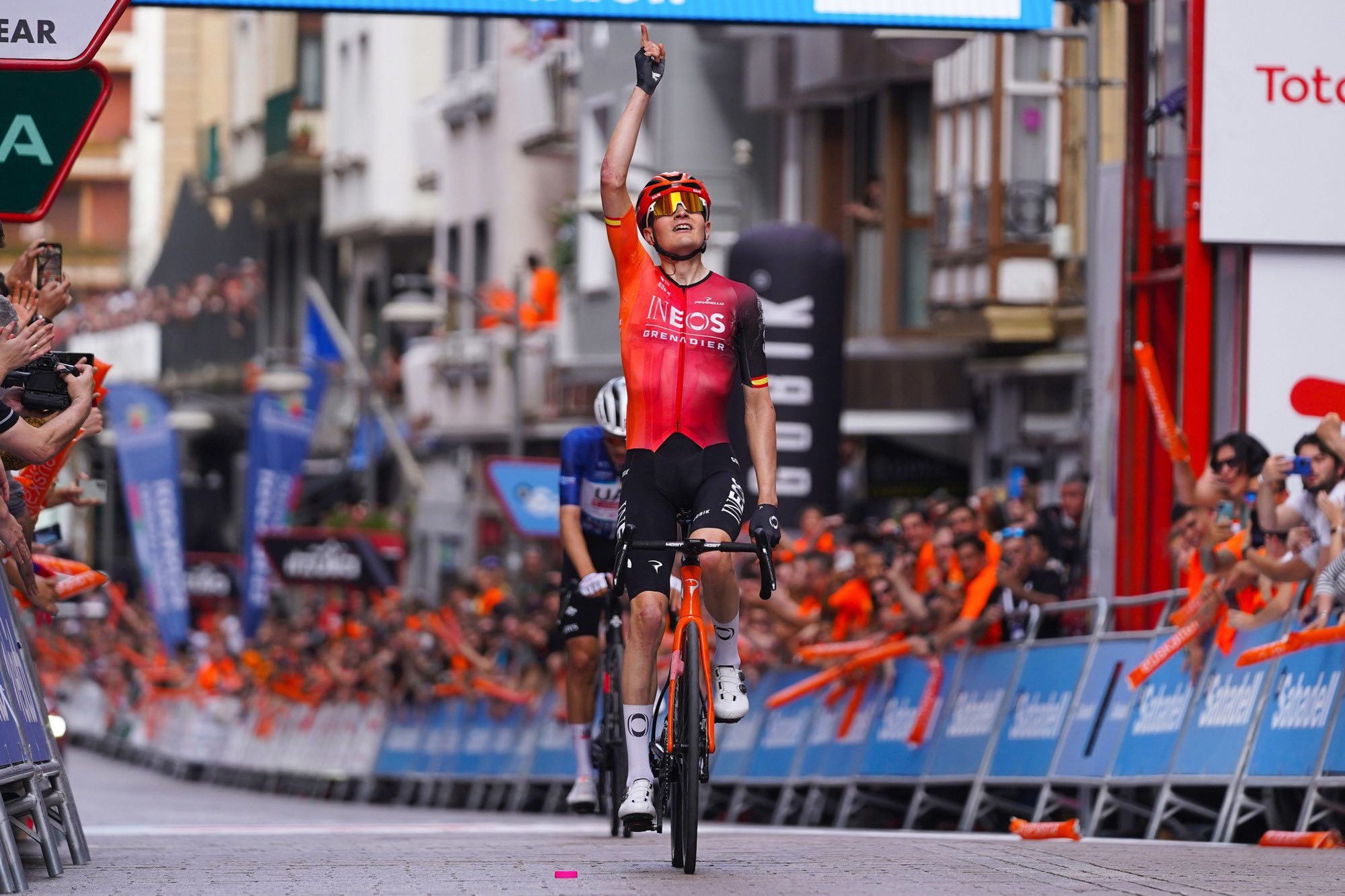 Juan Ayuso, Carlos Rodríguez: la generación Z del ciclismo español se hace campeona en la Itzulia