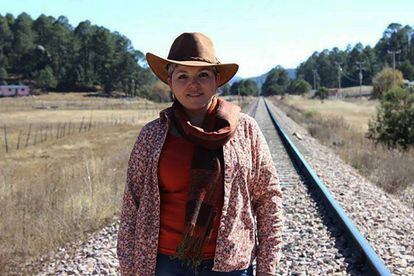 La periodista mexicana Miroslava Breach, en la sierra Tarahumara.