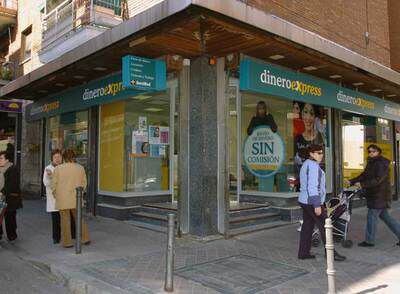 Una oficina de DineroExpress, del BBVA, en Madrid.