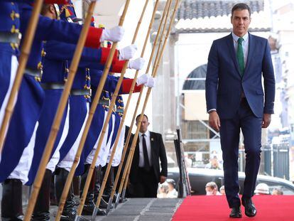 Pedro Sánchez, a su llegada el jueves al palacio gubernamental de Quito (Ecuador).