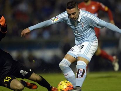 Iago Aspas remata contra l'Espanyol.