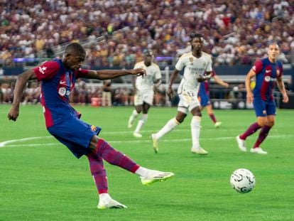Dembélé marca el primer gol del partido amistoso entre el Barcelona y el Real Madrid, en Dallas este sábado.