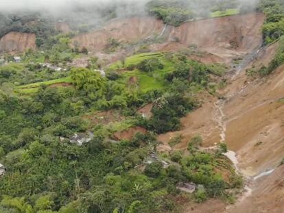 Captura de pantalla de un video que muestra el deslizamiento de tierra ocurrido en la vía Popayán - Pasto.