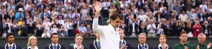 Federer, durante la ceremonia tras el partido.