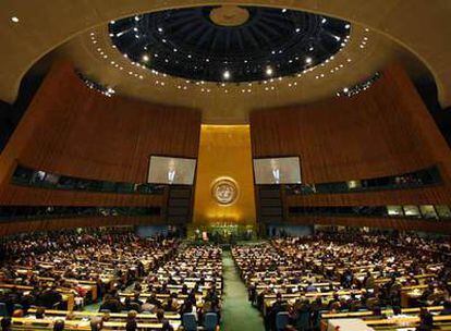 La Asamblea General de la ONU escucha el discurso de apertura del presidente de EE UU, George W. Bush, ayer en Nueva York.