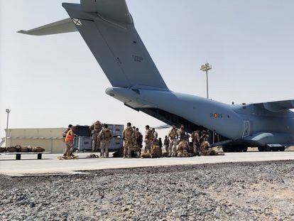 Uno de los aviones de las Fuerzas Armadas españolas que transportó a los militares y al personal de la Embajada que permanecía en Afganistán, este verano.