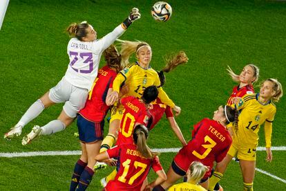 The Spanish goalkeeper, Cata Coll, clears the ball.  
