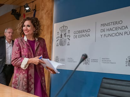 La ministra de Hacienda, María Jesús Montero, da una rueda de prensa en la sede del ministerio, en Madrid.