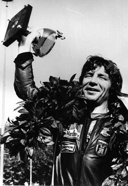 Ángel Nieto, en su segundo título consecutivo en 50cc, en 1976.