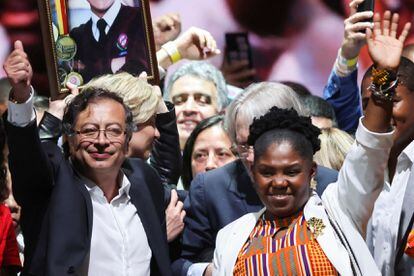 El nuevo presidente de Colombia, Gustavo Petro, y la vicepresidenta, Francia Márquez.