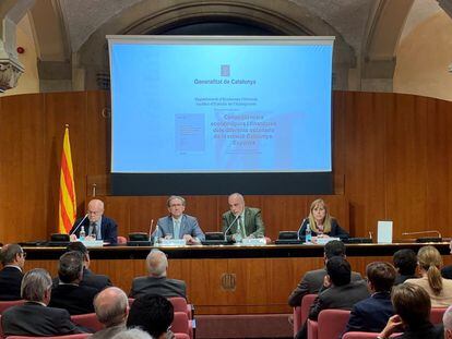 Jordi Giró y Antoni Castells, durante la presentación del estudio en la Generalitat. / DEPARTAMENTO DE ECONOMÍA