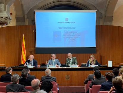 Jordi Giró y Antoni Castells, durante la presentación del estudio en la Generalitat. / DEPARTAMENTO DE ECONOMÍA