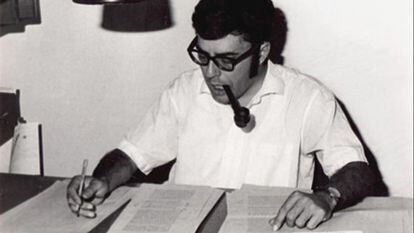 Francesc Vallverd&uacute;, en su despacho en Edicions 62, en 1972