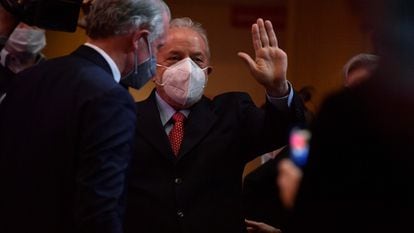 El expresidente de Brasil, Lula da Silva, a su llegada a una conferencia en una universidad de París, este 16 de noviembre.