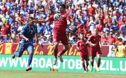 Diego Costa controla un balón en el amistoso ante El Salvador.