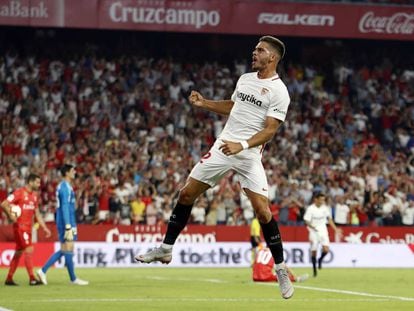 André Silva celebra un gol que le hizo al Madrid.