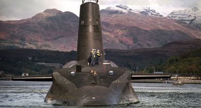 El submarino nuclear Vanguard de la Marina brit&aacute;nica, en 2002