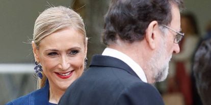Cristina Cifuentes y Mariano Rajoy el pasado lunes, en el Premio Cervantes. 