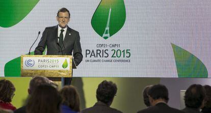 Rajoy, durante la conferencia de prensa en la cumbre del Clima de París.