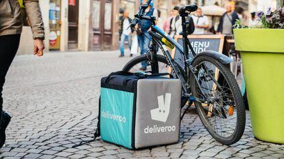 Uber estudia la compra de Deliveroo, valorada en 1.700 millones de euros
