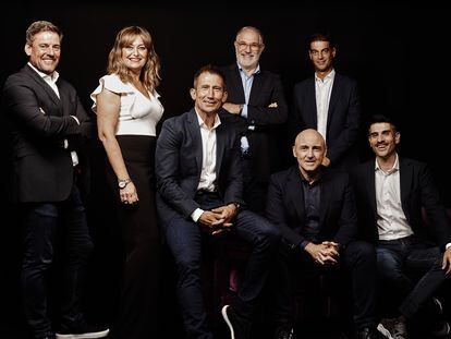 De izquierda a derecha, Ricardo Sierra, Mónica Marchante, Carlos Martínez, Andoni Zubizarreta, Julio Maldonado, Gerard López y Álvaro Benito, el equipo de 'El partidazo' de Movistar Plus+.