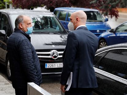 Javier Tebas y Luis Rubiales, a su llegada al CSD el pasado mes de mayo.