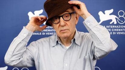 Woody Allen posaba el lunes en la presentación de 'Coup de Chance', en el festival de Venecia.