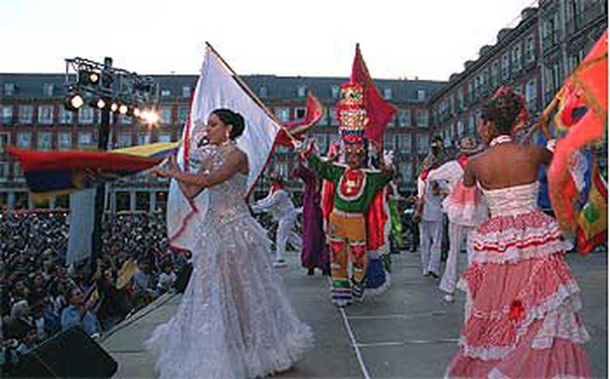 El 'Carnaval de Barranquilla' en la plaza Mayor de Madrid Madrid EL