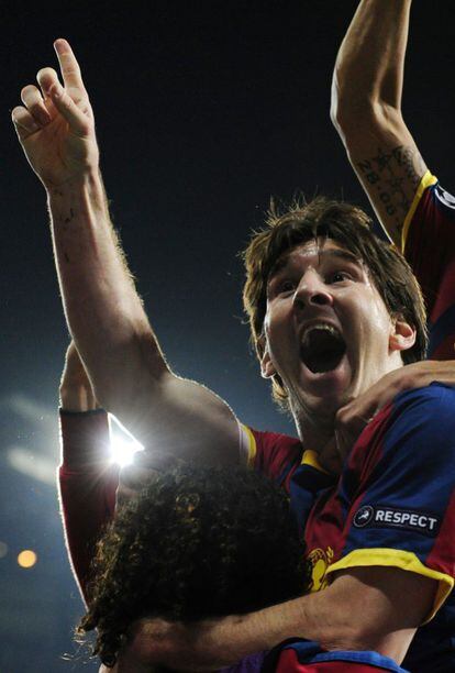 Messi celebra el gol que ha marcado.