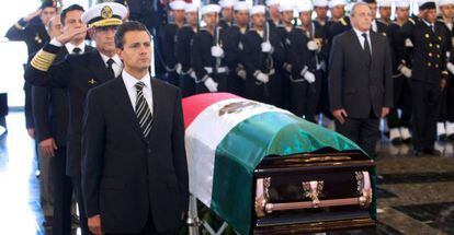 Peña Nieto, en el funeral de un vicealmirante asesinado este domingo.