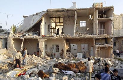 Estado en el que ha quedado una de las viviendas destruidas por el bombardeo aéreo de la aviación siria.