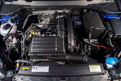 Detalle del motor de un León TGi.