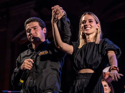 Samuel García y Mariana Rodríguez celebran la victoria, el 7 de junio en Monterrey.